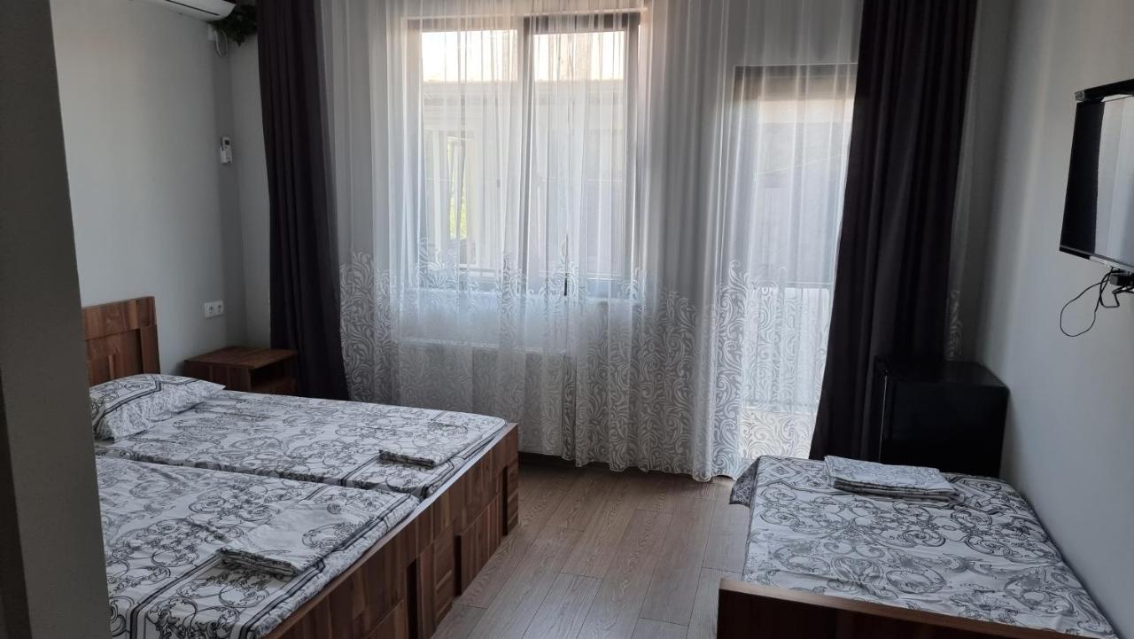French Hotel 코불레티 외부 사진