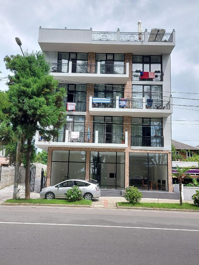 French Hotel 코불레티 외부 사진