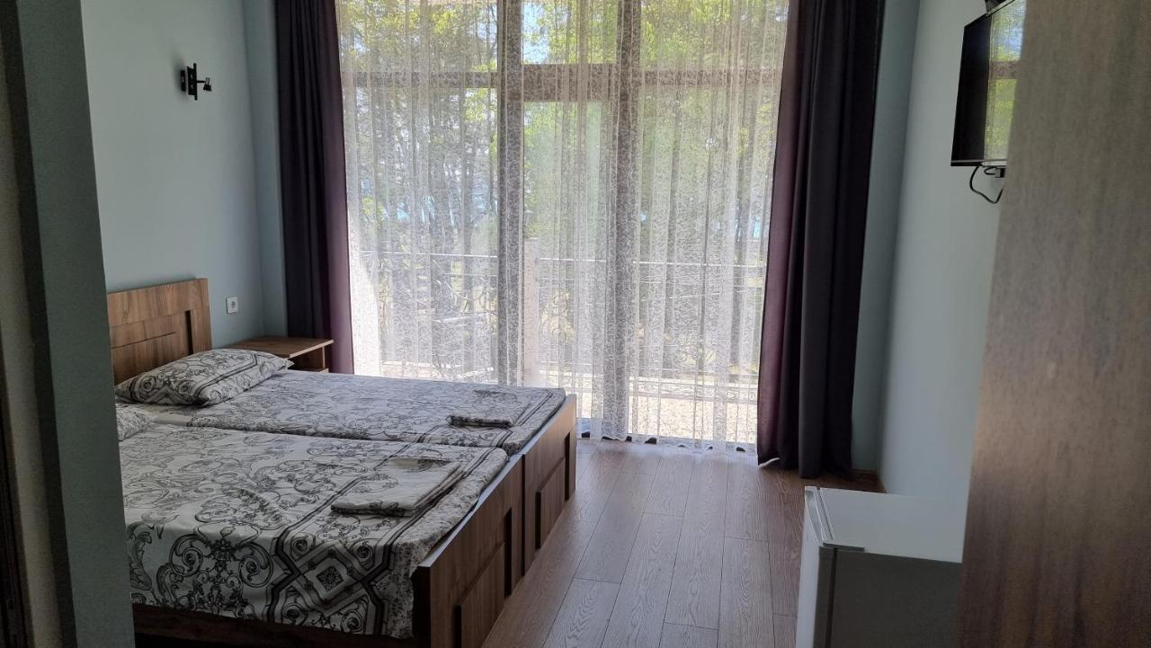 French Hotel 코불레티 외부 사진